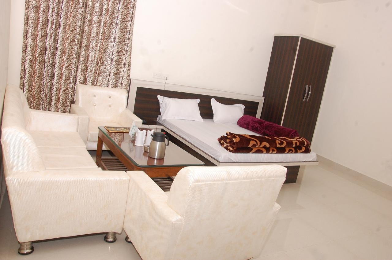 Hotel Prem Bandhan Hisār Kültér fotó